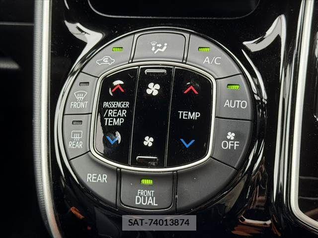 Toyota VOXY 2021-02 8667119-3