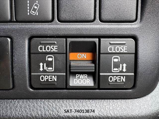 Toyota VOXY 2021-02 8667119-4