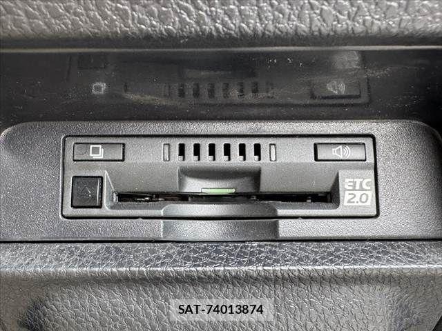 Toyota VOXY 2021-02 8667119-5