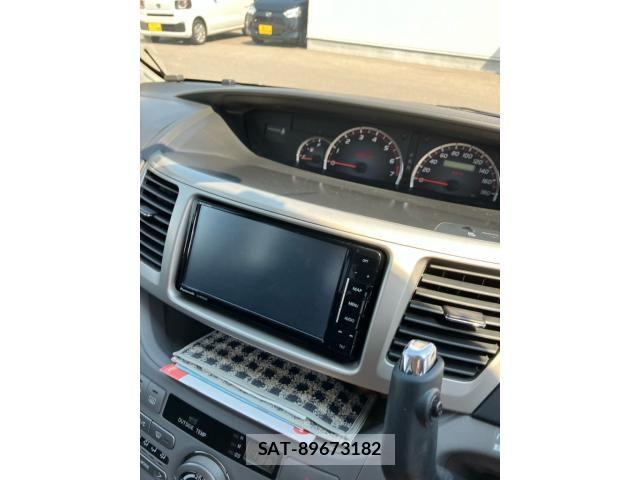 Toyota VOXY 2004-09 8662336-17