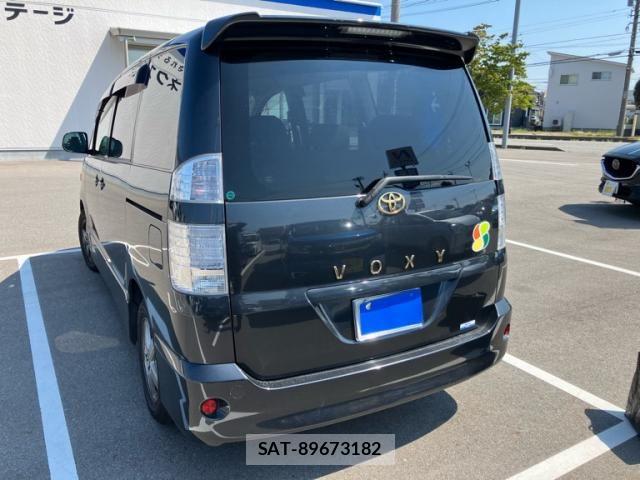 Toyota VOXY 2004-09 8662336-1