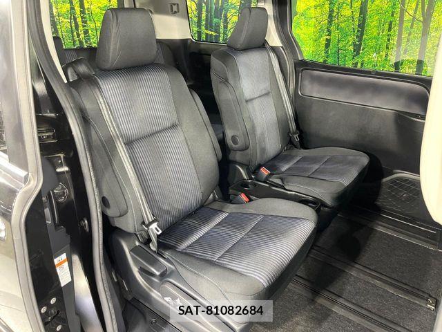 Toyota VOXY 2016-09 8662282-7