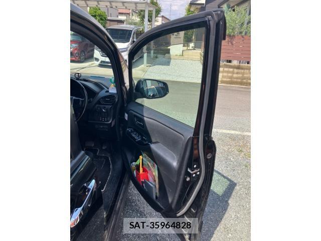 Toyota VOXY 2019-10 8662291-11