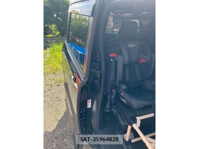 Toyota VOXY 2019-10 8662291-14