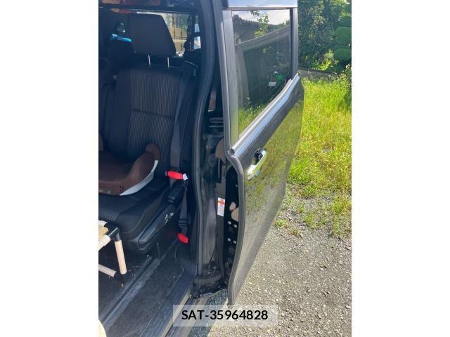 Toyota VOXY 2019-10 8662291-22