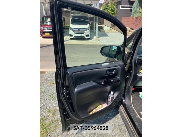 Toyota VOXY 2019-10 8662291-24