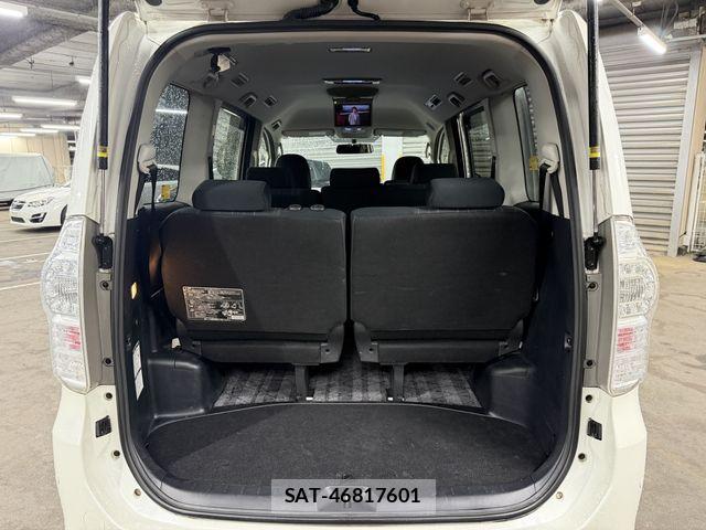 Toyota VOXY 2012-03 8667123-10