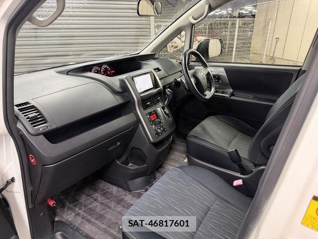 Toyota VOXY 2012-03 8667123-13