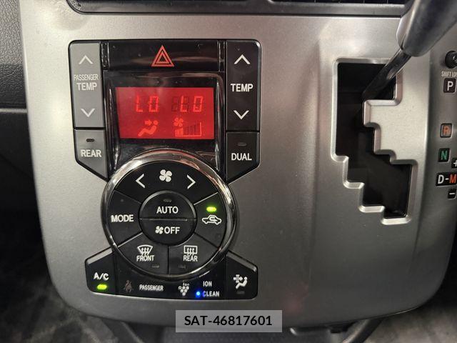 Toyota VOXY 2012-03 8667123-18