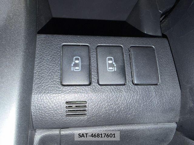 Toyota VOXY 2012-03 8667123-20