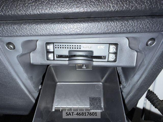 Toyota VOXY 2012-03 8667123-23