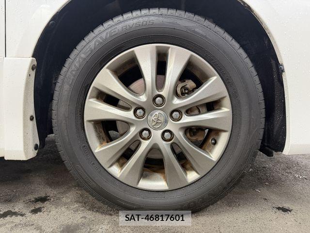 Toyota VOXY 2012-03 8667123-26