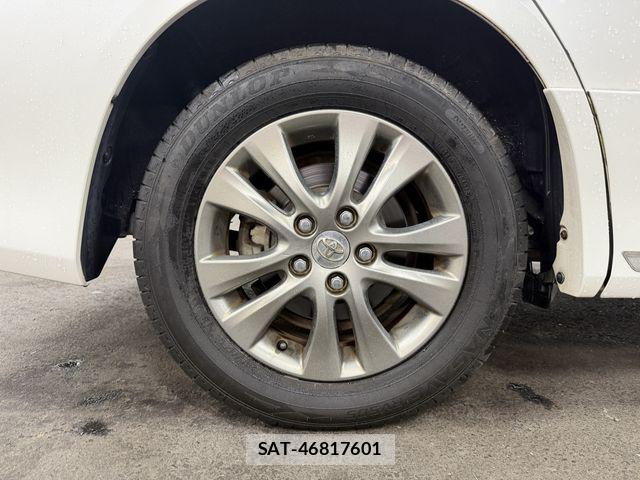 Toyota VOXY 2012-03 8667123-27