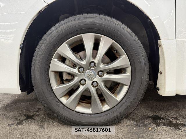 Toyota VOXY 2012-03 8667123-29
