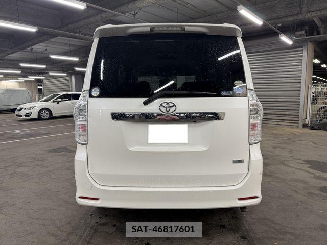 Toyota VOXY 2012-03 8667123-6