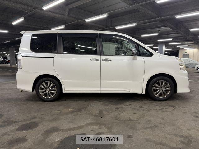 Toyota VOXY 2012-03 8667123-8