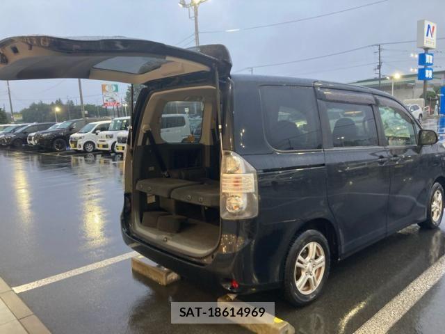 Toyota VOXY 2010-02 8662316-9