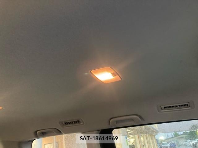Toyota VOXY 2010-02 8662316-13