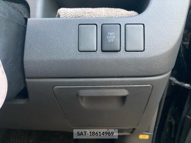Toyota VOXY 2010-02 8662316-17