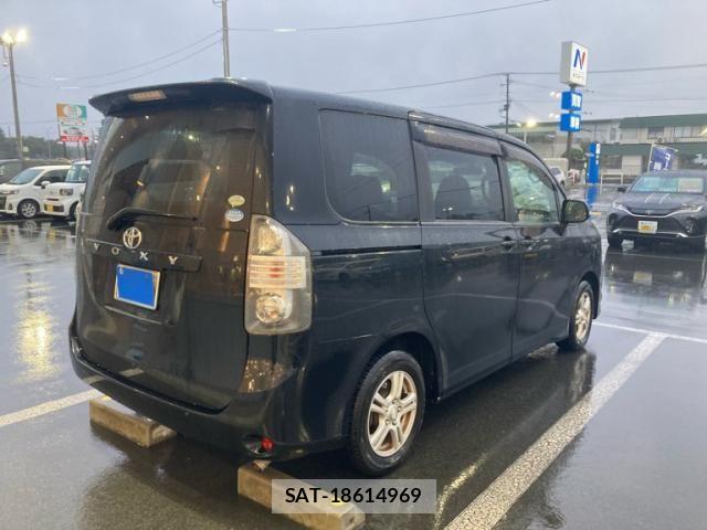 Toyota VOXY 2010-02 8662316-5