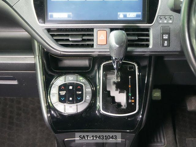 Toyota VOXY 2017-10 8662287-14