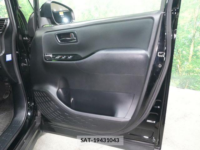 Toyota VOXY 2017-10 8662287-20