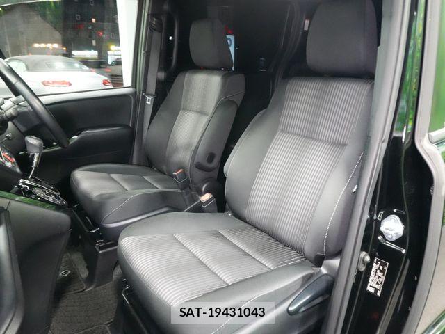 Toyota VOXY 2017-10 8662287-23