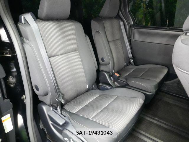 Toyota VOXY 2017-10 8662287-24