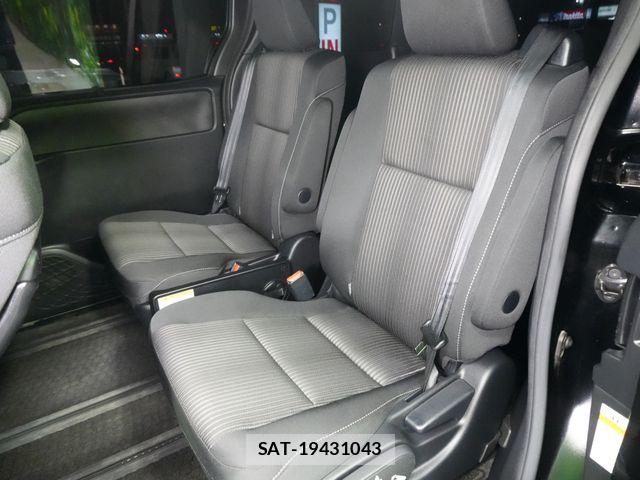 Toyota VOXY 2017-10 8662287-25