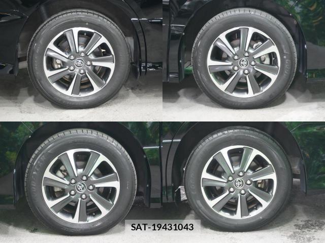 Toyota VOXY 2017-10 8662287-4