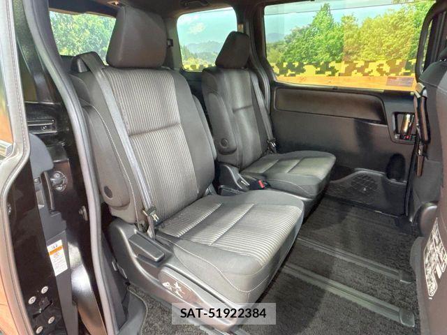 Toyota VOXY 2018-08 8662288-9