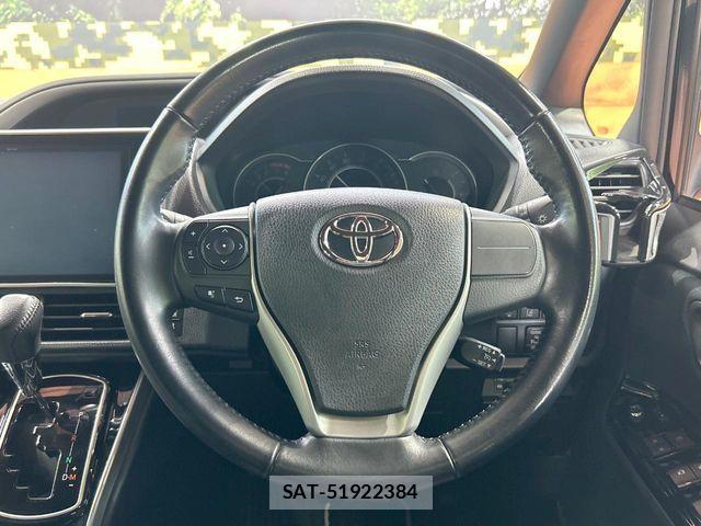 Toyota VOXY 2018-08 8662288-12