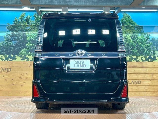 Toyota VOXY 2018-08 8662288-16
