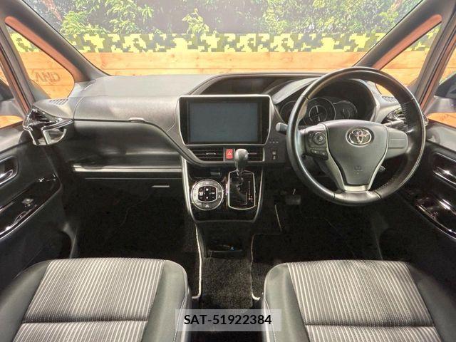 Toyota VOXY 2018-08 8662288-1