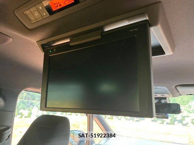 Toyota VOXY 2018-08 8662288-2