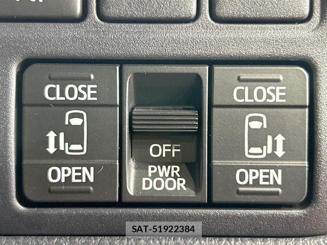 Toyota VOXY 2018-08 8662288-4