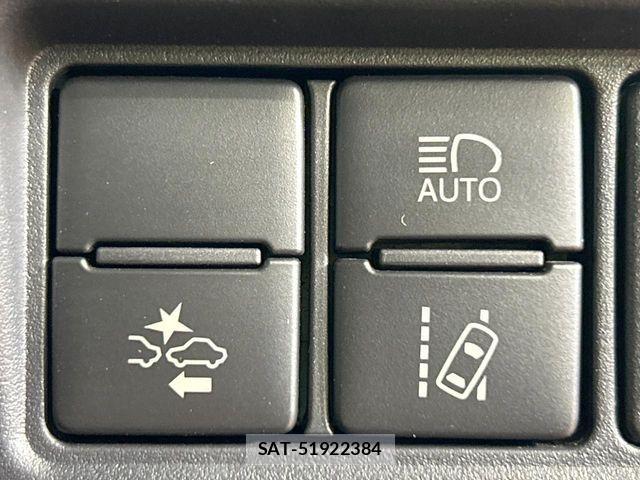 Toyota VOXY 2018-08 8662288-5