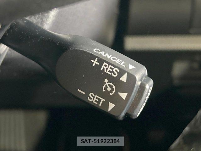 Toyota VOXY 2018-08 8662288-6
