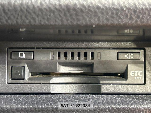 Toyota VOXY 2018-08 8662288-7