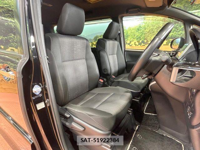 Toyota VOXY 2018-08 8662288-8