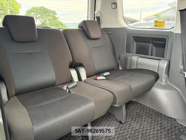 Toyota VOXY 2008-07 8662306-16