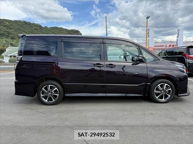 Toyota VOXY 2017-08 8662289-11