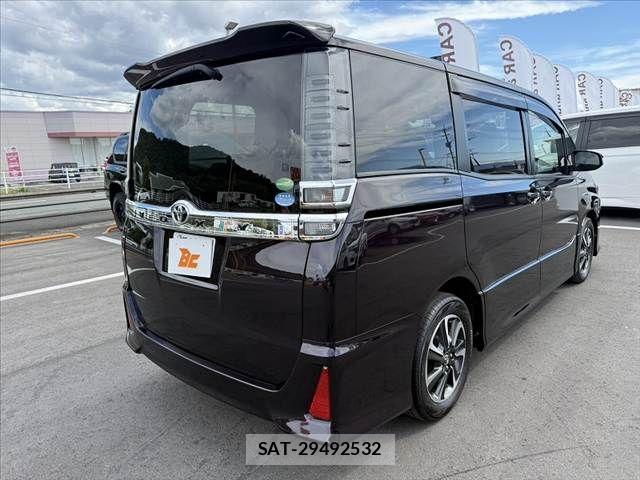 Toyota VOXY 2017-08 8662289-12