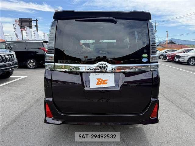 Toyota VOXY 2017-08 8662289-13