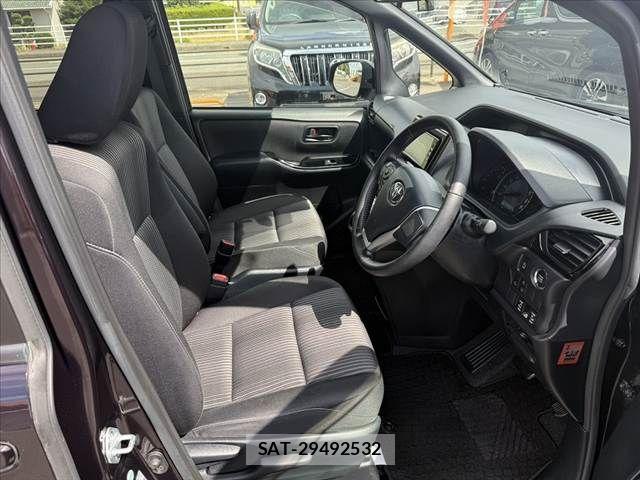Toyota VOXY 2017-08 8662289-15