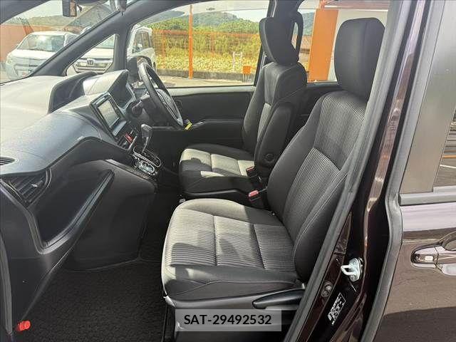 Toyota VOXY 2017-08 8662289-16