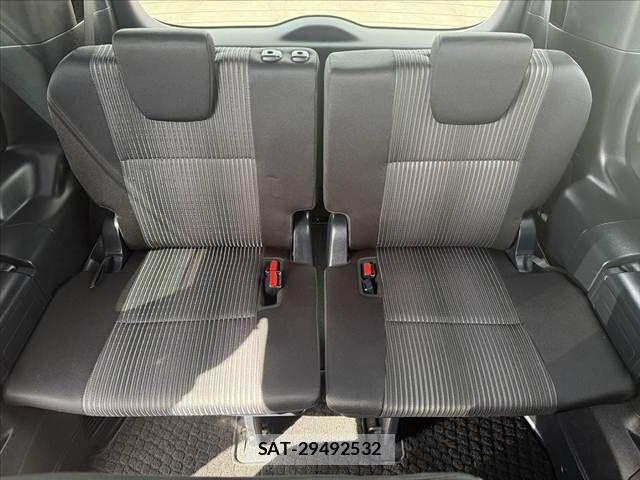 Toyota VOXY 2017-08 8662289-19