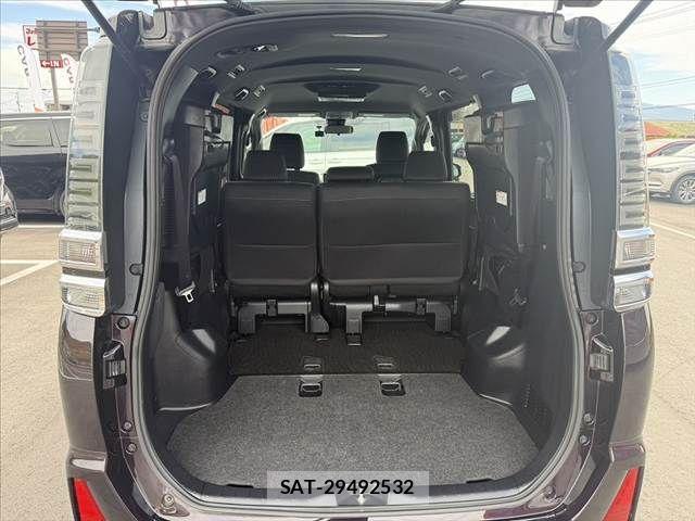 Toyota VOXY 2017-08 8662289-21