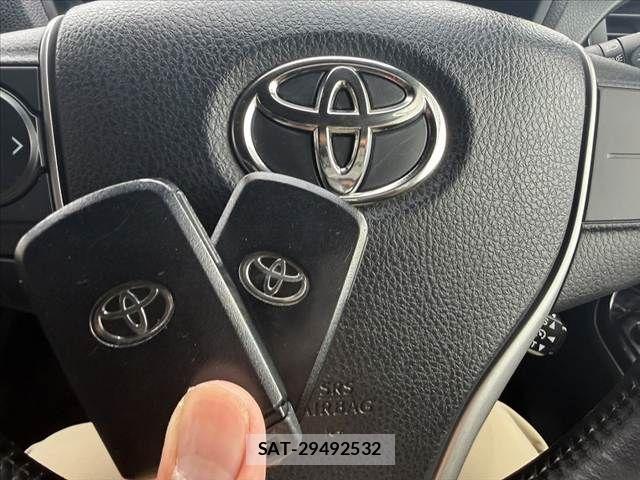 Toyota VOXY 2017-08 8662289-22