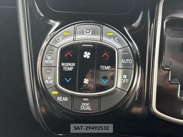 Toyota VOXY 2017-08 8662289-24